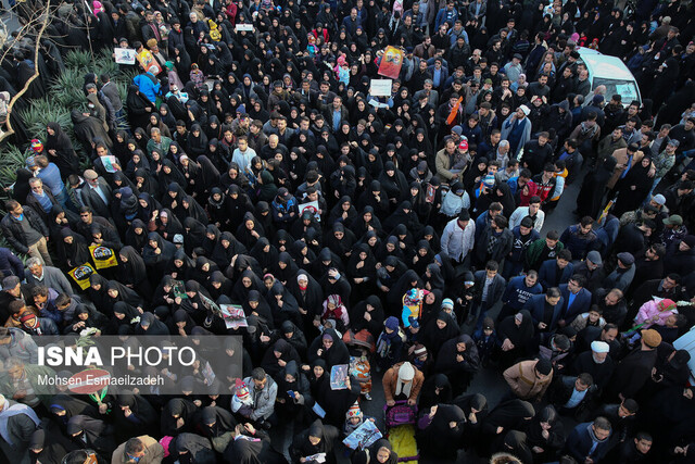 گزارش: تشییع پیکر شهید قاسم سلیمانی در مشهد [+تصاویر]