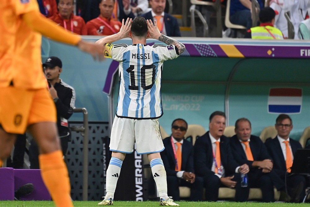قهرمانی مسی و آرژانتین در جام جهانی 2022 از پیش تعیین شده بود | ادعای جنجالی سرمربی سابق بارسلونا و تیم ملی هلند 