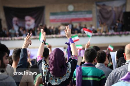 گزارش تصویری: همایش ایثارگران حامی روحانی در ورزشگاه حیدرنیا