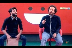 ساز موسیقی فقط در خندوانه مجازه؟