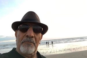 ایرج عجمیان پدر روشنک عجمیان