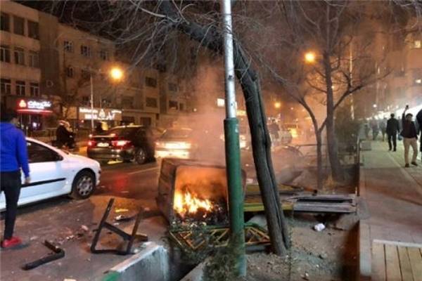 تحلیلگران: خیابان‌های تهران و نفت ۱۰۰ دلاری
