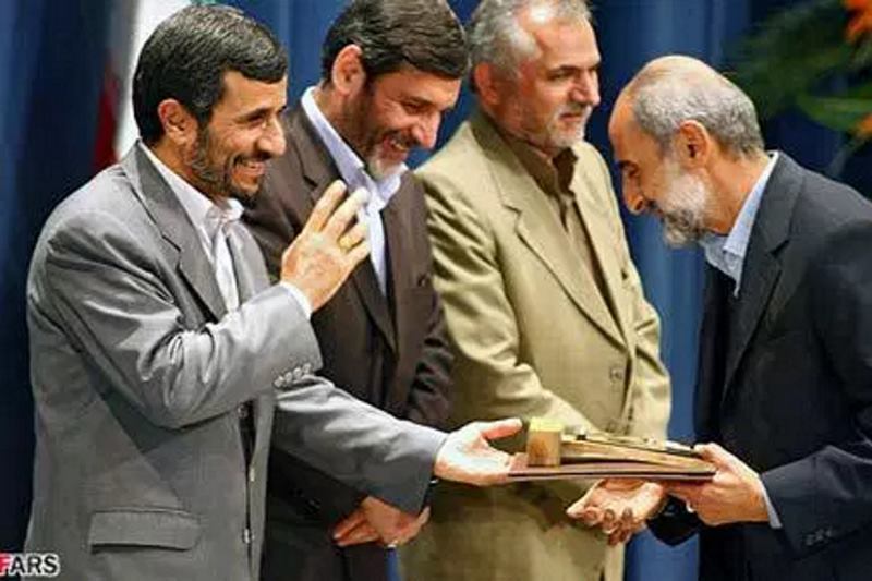 حسین شریعتمداری و محمود احمدی نژاد