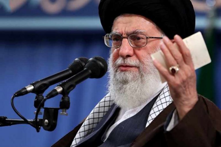 تاکید رهبری: مبارزه با فساد بسیار جدی گرفته شود