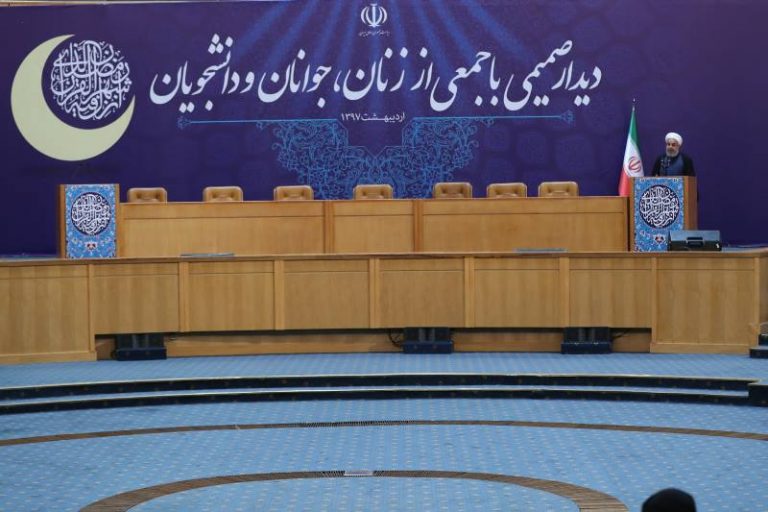 دو بیانیه‌ی دانشجویی در انتقاد به نداشتن تریبون در افطاری رییس جمهور
