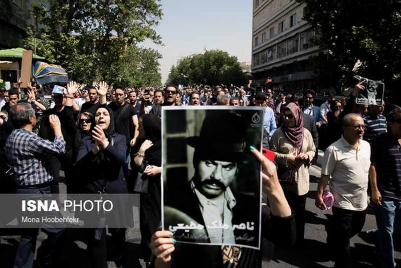 پیکر "ملک مطیعی" با انتقاد از صداو سیما بدرقه شد