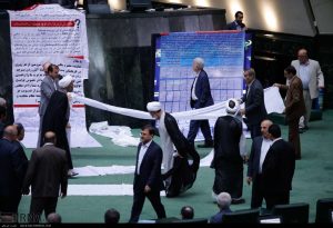 ماجرای ٦٠٠ پیامک به نمایندگان و طومار بازی دلواپسان