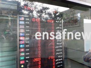 تابلو ثبت قیمت دلار صرافی‌ها: 10 هزار تومان