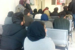 حضور تعدادی از دانشجویان دانشگاه تهران در سازمان‌امور دانشجویی