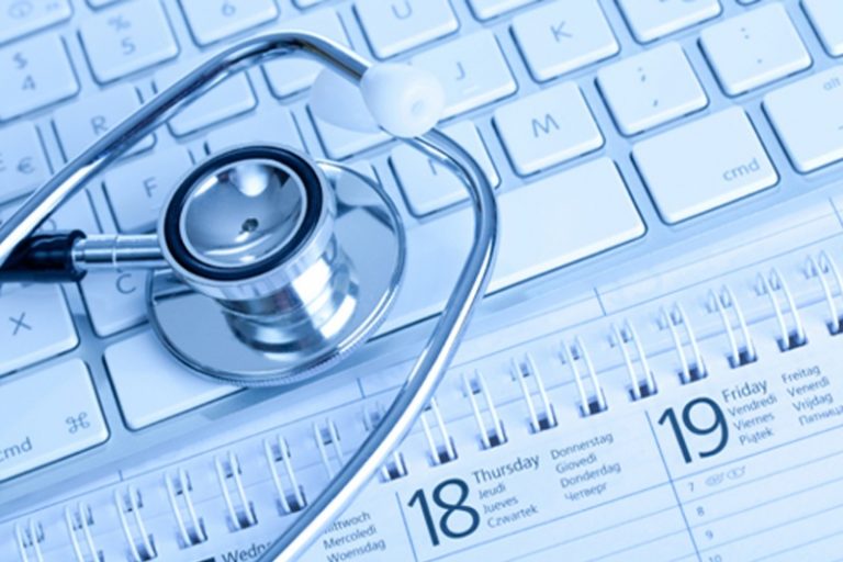 گزارش/ چرا معطلی بیمار در مطب پیگرد قانونی ندارد؟