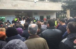 تجمع اعتراض به تتلو در مقابل سفارت ایران در تفلیس