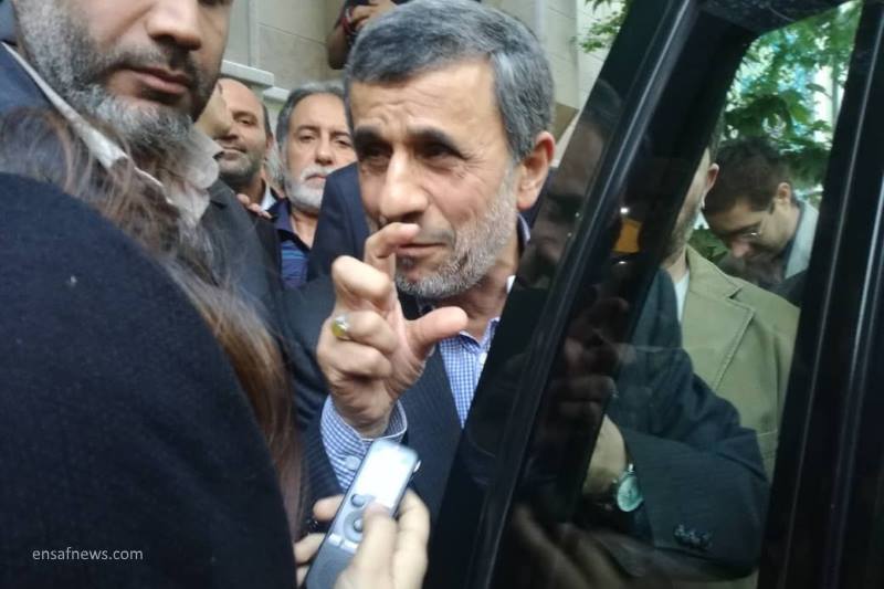 احمدی نژاد: یک چاله‌ای است رد می‌کنیم