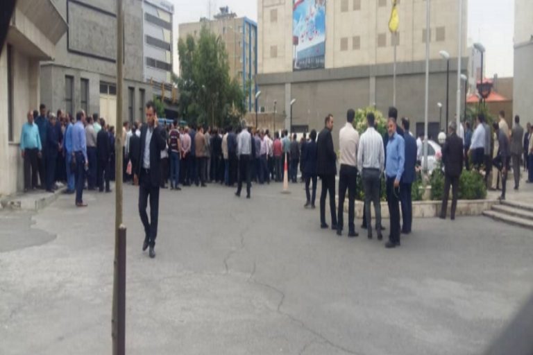 تجمع کارکنان متروی تهران در اعتراض به پیمانی شدن