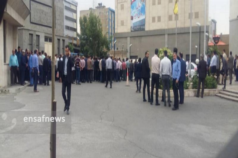 تجمع کارکنان متروی تهران در اعتراض به پیمانی شدن