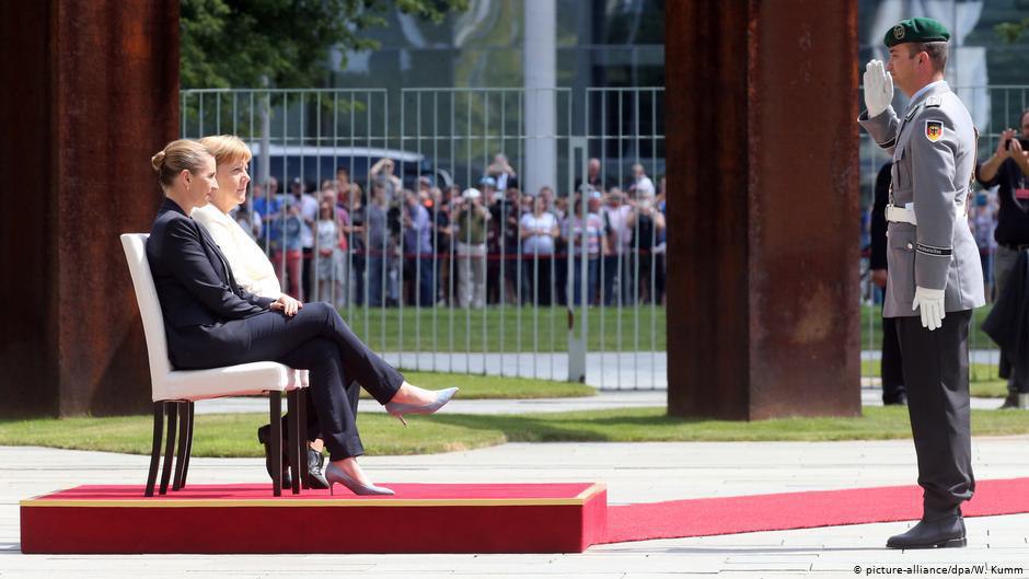 مرکل از نخست‌وزیر دانمارک نشسته استقبال کرد