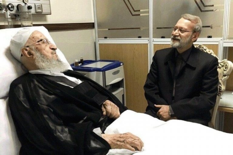 عیادت لاریجانی از آیتالله مکارم