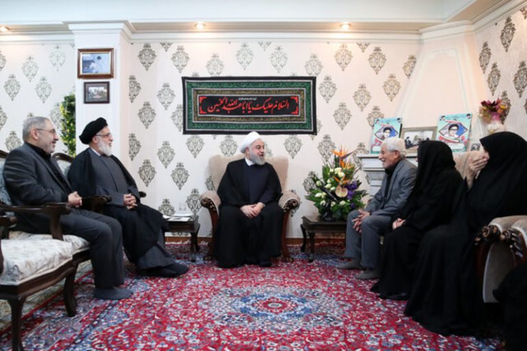 دیدار روحانی با خانواده شهیدان بقائی