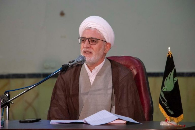 داوود فیرحی: دین را نمی‌شود با زور به کسی تحمیل کرد