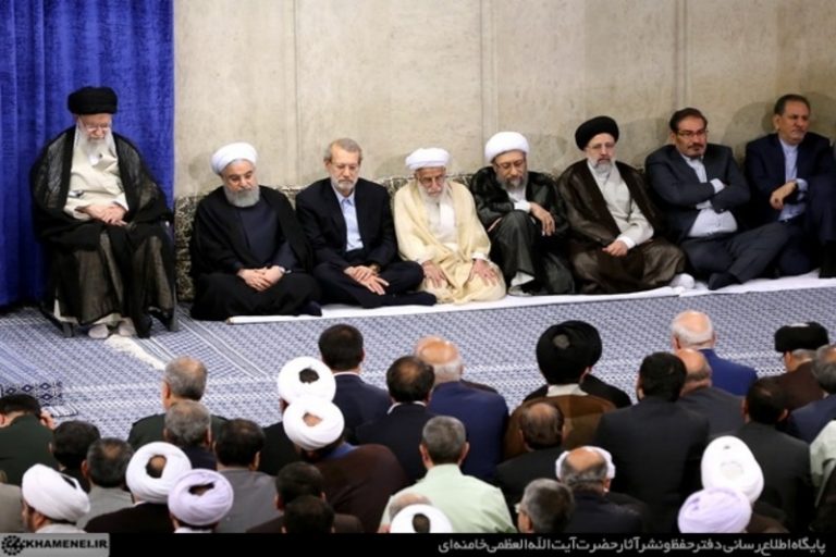 سایه روشن‌ تصمیم نظام درباره‌ی بنزین