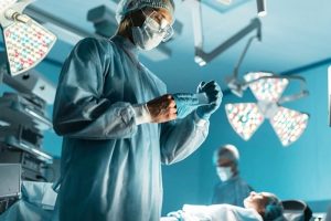 وظیفه‌ی پزشک چیست وقتی بیمارانش فقیر، مجرم یا بددهن باشند؟