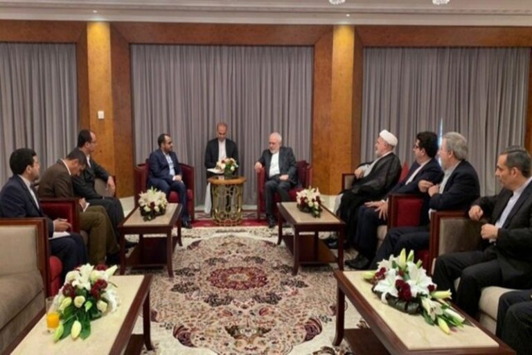 دیدار سخنگوی انصارالله و ظریف در عمان