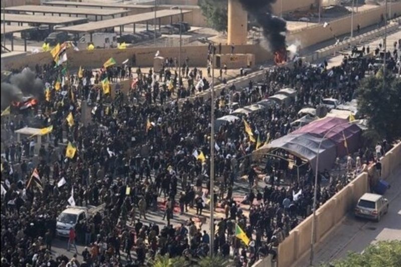 آخرین خبرها از تجمع اعتراضی مقابل سفارت آمریکا در عراق