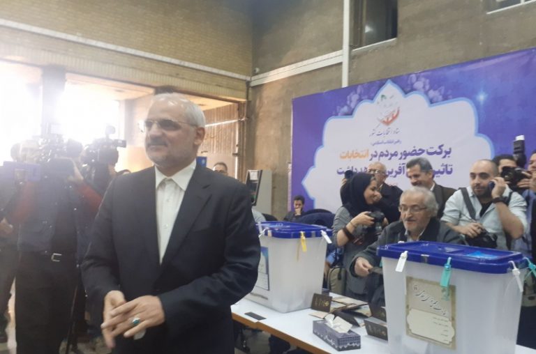 وزیر: مدیران بهداشت مدارس را بررسی کنند