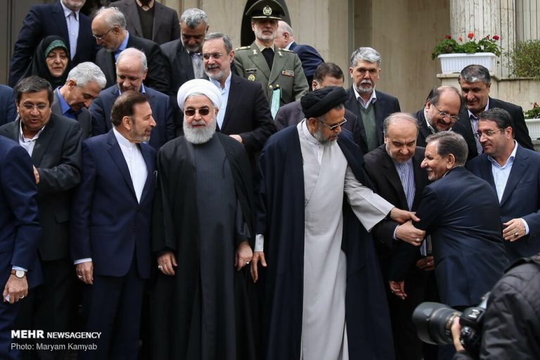 اعتدال یا استراتژی وسط لحاف؟!