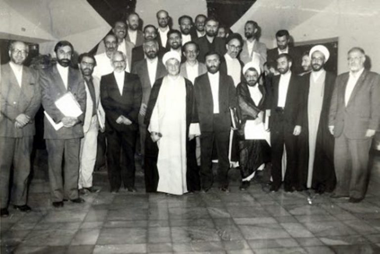 عیدی 500 تومنی به وزرا و مشاورین، مطالعه اسناد ساواک