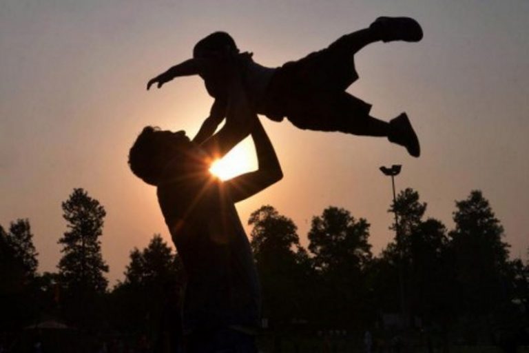 فرزندان‌تان را در آغوش بگیرید...