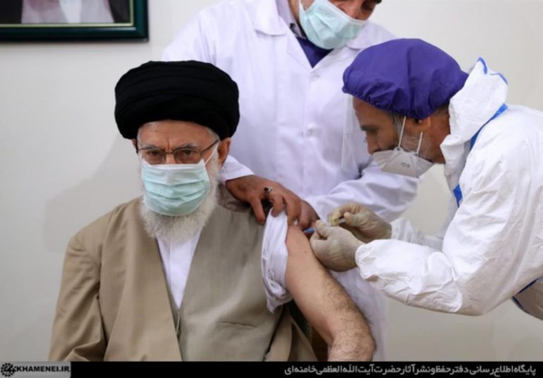 آیت الله خامنهای دُز اول واکسن کوو ایران برکت را دریافت کرد