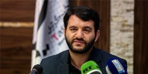 "وسوسه بوسیدن دست آقا!"