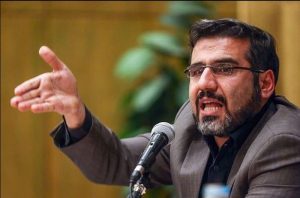 انجمن صنفی پایگاه های خبری استان تهران در پیامی انتخاب محمد مهدی اسماعیلی به عنوان وزیر فرهنگ و ارشاد اسلامی را تبریک گفت. در متن این پیام آمده است: برادر ارجمند، جناب آقای دکتر محمدمهدی اسماعیلی وزیر محترم فرهنگ و ارشاد اسلامی سلام علیکم به شما تبریک می گوییم که خداوند سعادت خدمت به فرهنگ و هنر ایران عزیز را در قامت وزیر فرهنگ و ارشاد اسلامی ارزانی تان کرده است. این فرصت مغتنمی است که با خردمندی و تدبیر و تعامل، بتوانید نامی نیک از خود در تاریخ فرهنگ و هنر ایران ثبت کنید؛ امید که قدردان این ودیعه الهی باشید و صد البته مادام که در راه خدمت هستید، ما نیز در کنارتان خواهیم بود. جناب آقای وزیر پایگاه های خبری سال هاست که بار اصلی اطلاع رسانی و تحلیل را در جامعه ایران بر عهده دارند و اگر کسی منکر نقش بی بدیل و ممتاز این گروه از رسانه ها شود، قطعاً شناخت درستی از صحنه رسانه ای کشور ندارد. مع الوصف، غلبه نگاه های سنتی به رسانه، عدم شناخت از تحولات فناورانه، ناآشنایی با ذائقه مخاطبان، بی عملی ها و ای بسا برخی منافع خاص، باعث شده است که پایگاه های خبری ایران آنچنان که باید و شاید از حقوق قانونی برخوردار نباشند و مورد تبعیض و ستم واقع شوند. ما امیدواریم در دوران وزارت جنابعالی، رفع موانع موجود در مسیر پایگاه های خبری، به عنوان یک راهبرد اصیل رسانه ای مد نظر قرار گیرد؛ قطعاً غفلت از فراگیرترین بخش رسانه ای ایران، شایسته وزارت فرهنگ و ارشاد اسلامی و مشخصاً شخص وزیر نخواهد بود. توفیقات روزافزون تان را از درگاه الهی خواستاریم. با احترام انجمن صنفی پایگاه های خبری استان تهران انتهای پیام