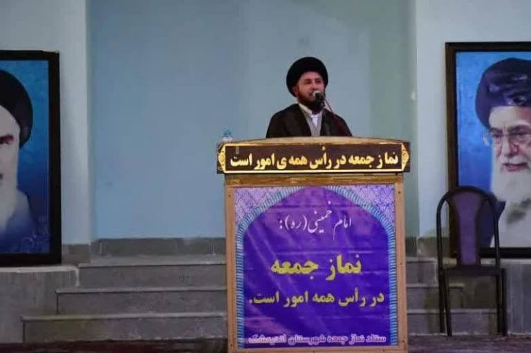 انتقاد یک امام جمعه به افراط در سفرهای استانی: کسی باید بچرخد که نمیداند مشکل مملکت چیست