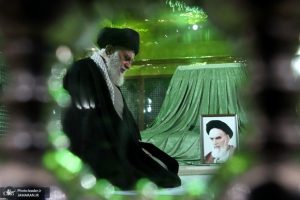 «هدف، تخریب آیت‌الله خامنه‌ای است» | ملاحظه‌ای بر یک توییت جنجالی