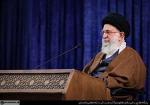 رهبری: مذاکره، صحبت و تعامل مقطعی با دشمن به معنای تسلیم نیست