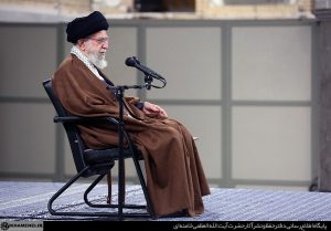 رهبری خطاب به دانشجویان: مطالبه گری در بیان و ارائه طوری باشد که با دشمن مغرض، مخرج مشترک پیدا نکنید