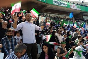 برای سلام فرمانده حضور زنان در استادیوم آزاد شد!