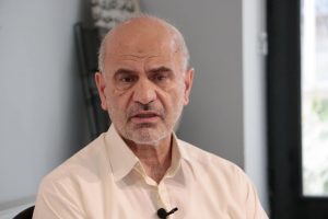 فرشاد مومنی