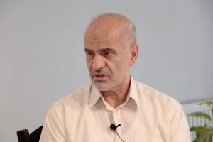 فرشاد مومنی