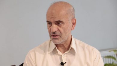 فرشاد مومنی