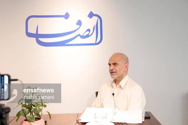 فرشاد مومنی