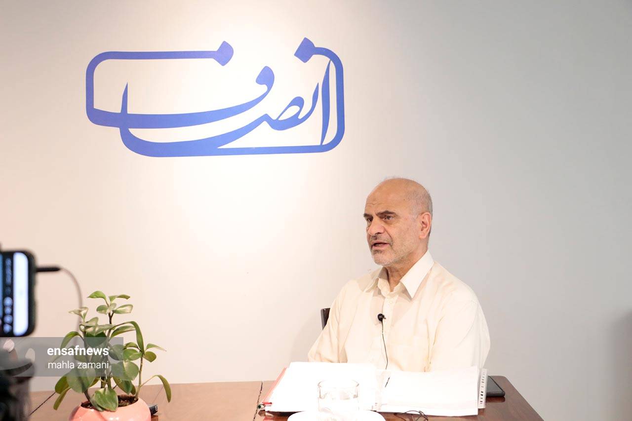 فرشاد مومنی