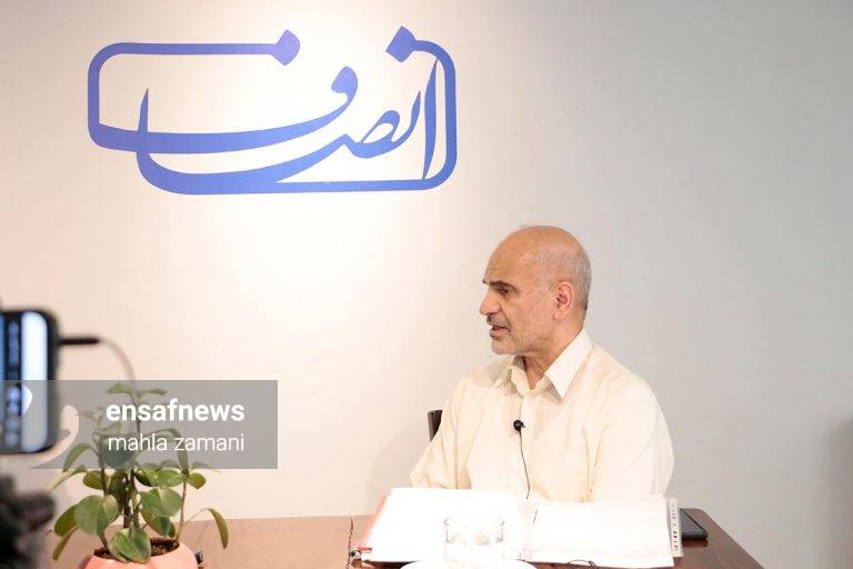 فرشاد مومنی
