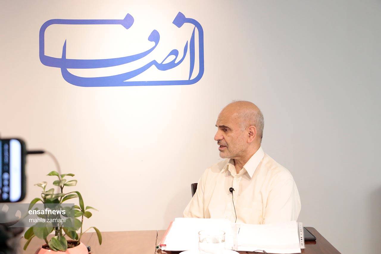 فرشاد مومنی