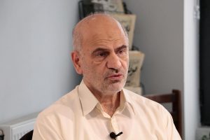 فرشاد مومنی