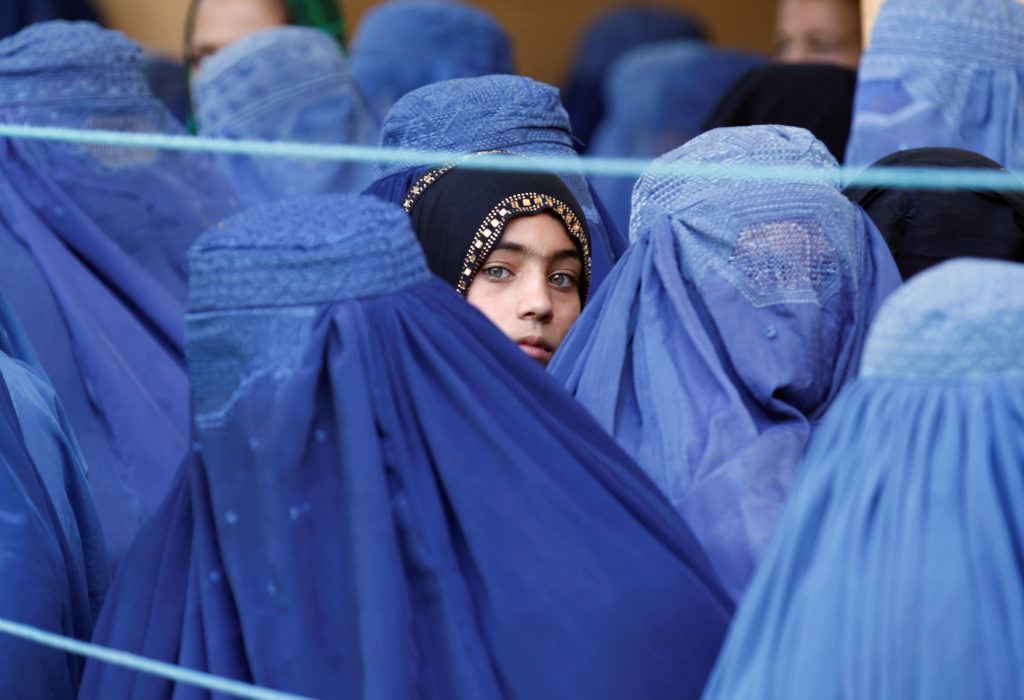 زنان در یک‌سالگی حکومت طالب | سیما سمر: افغانستان مقدس‌تر از مکه نیست