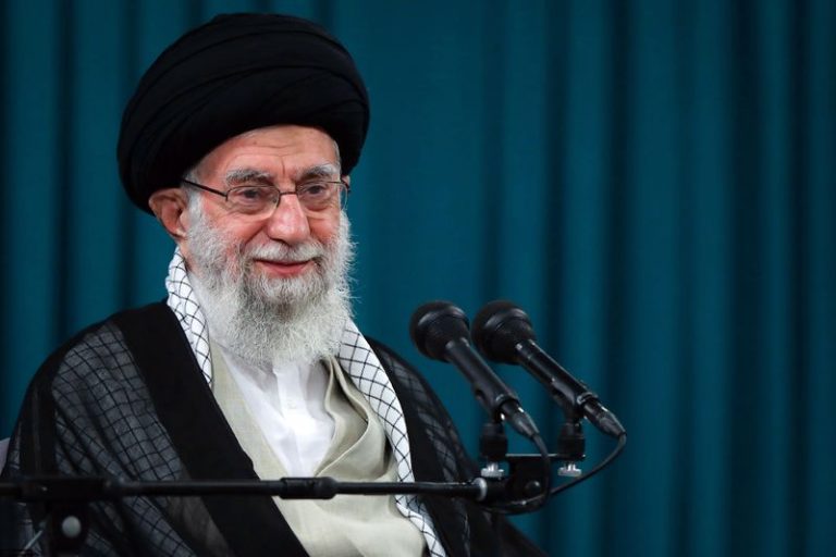 اطلاعیهی دفتر رهبری دربارهی نقل قول «هر مطلبی» از آیتالله خامنهای با عنوان «شنیده شده»