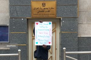 اعتراض یک شهروند ایرانی مقابل سفارت عراق در تهران