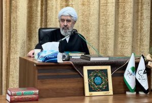 معادیخواه: برخی اهل منبر برای دفاع از جمهوری اسلامی بر خورشید علی خاک می‌پاشند